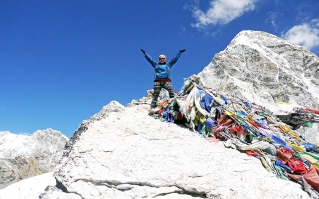 Đỉnh núi Everest nằm trên biên giới giữa Nepal và Trung Quốc