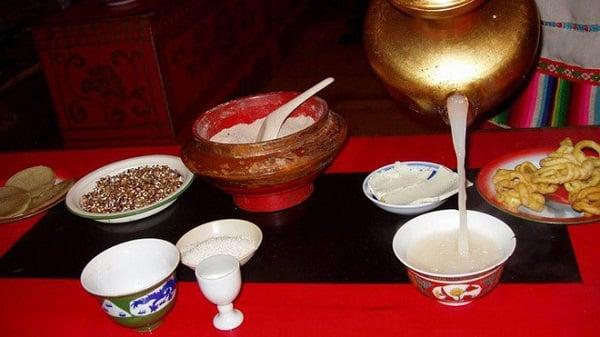 Trà bơ – thức uống phải đi gần 4.000km mới đến nơi, giúp người Tây Tạng tồn tại hàng ngàn năm giữa cao nguyên lạnh giá